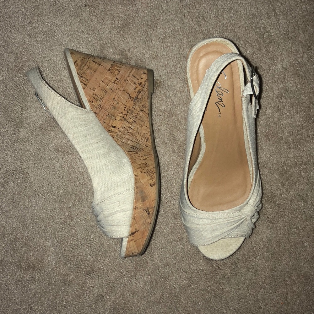 solanz wedge sandal